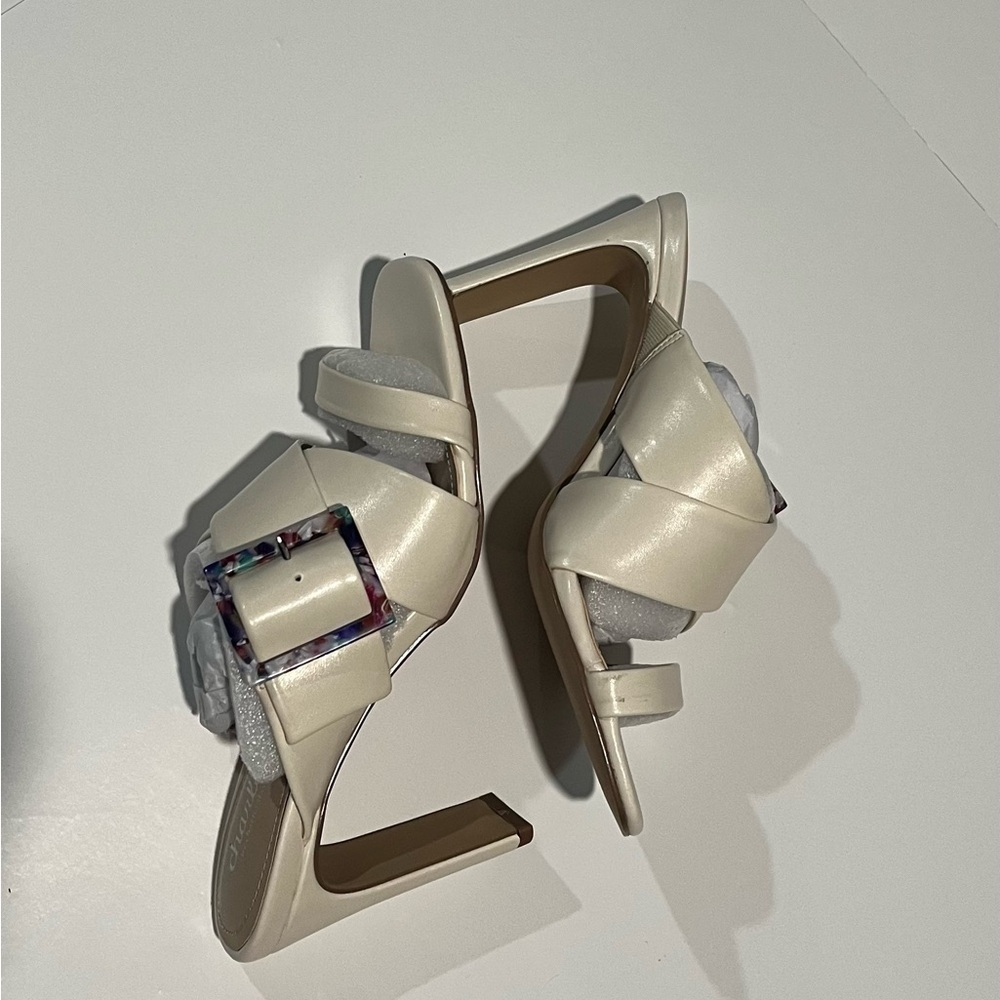 Charles David Cream Heels for Chic Elegance - Picture 8 of 12